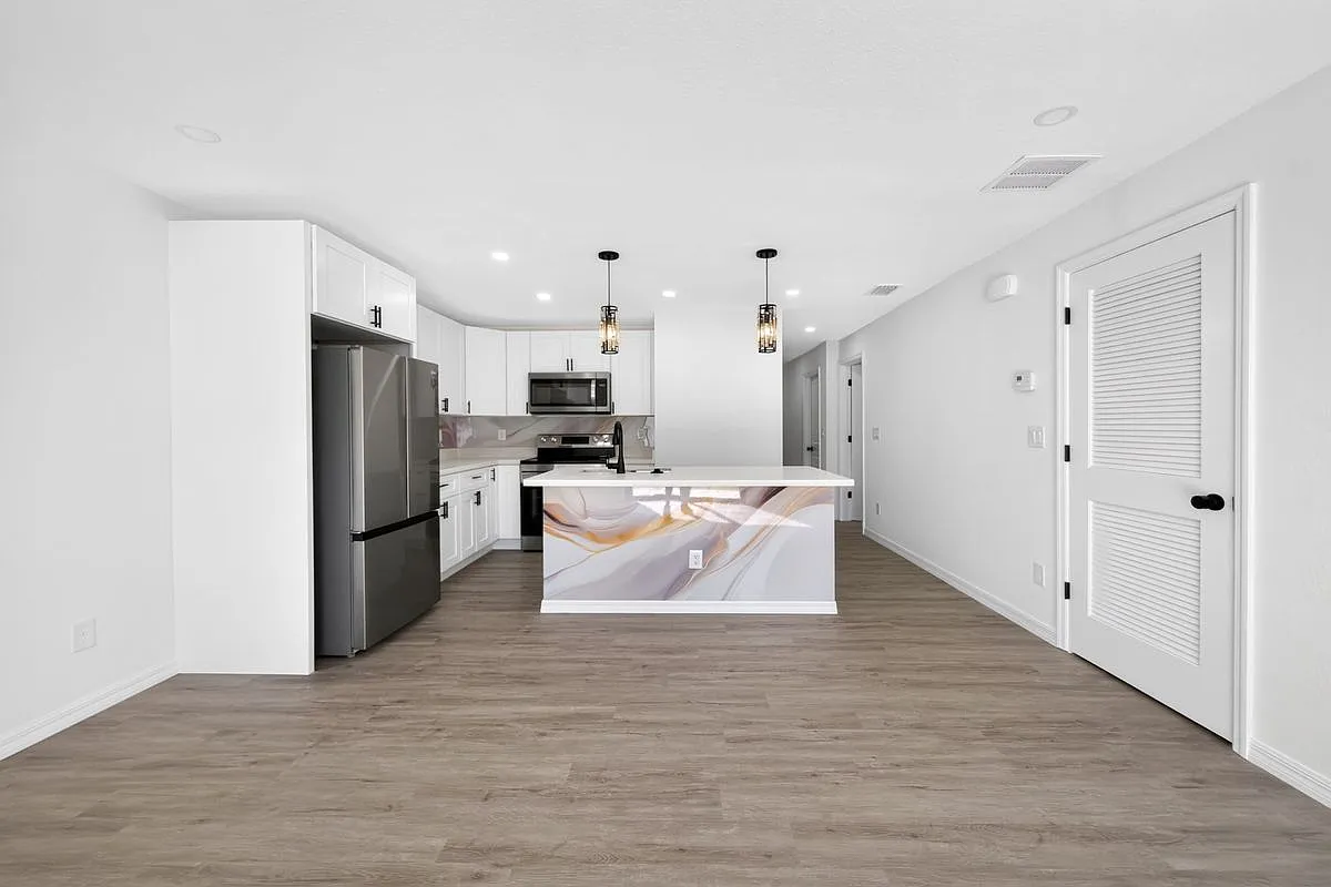 3 bed, 2.0 bath, 1500 sqft, $1,850 — Photo 2