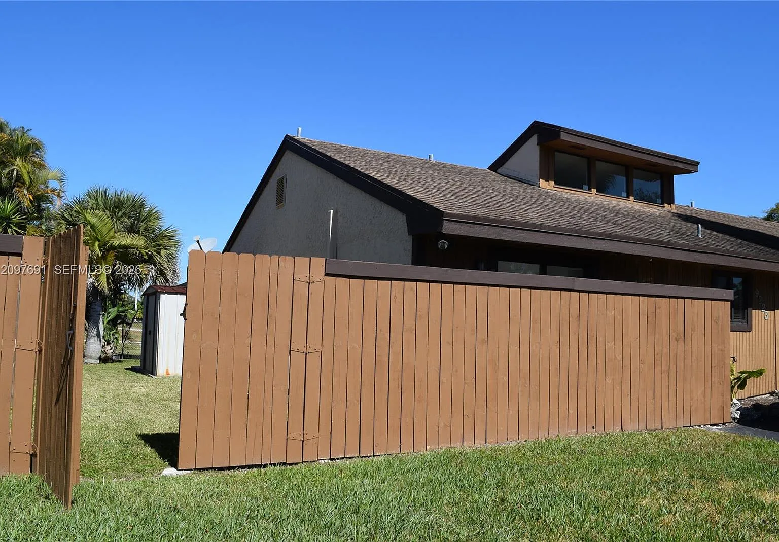 Briar Bay Townhouse Estat — Photo 2