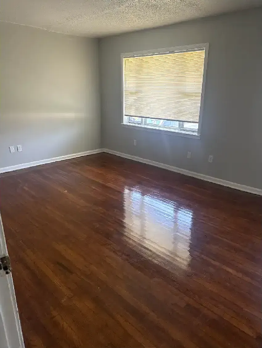 3 bed, 1100 sqft, $1,500 — Photo 2