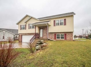 100 E Northlawn Dr, Cottage Grove, WI 53527