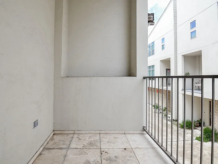 5311 Lillian St — Photo 33