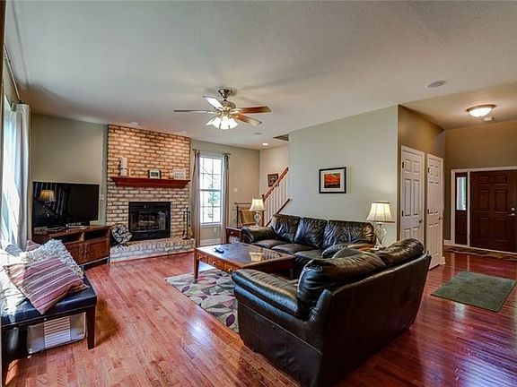 4th image of 165 Southridge Dr