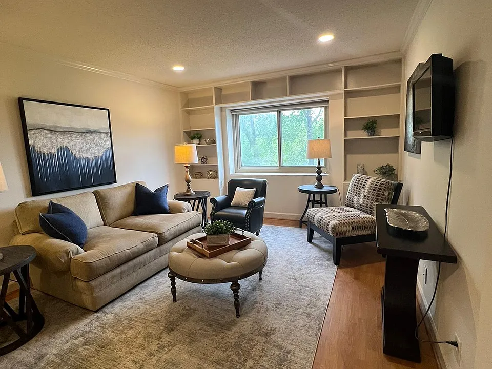 2285 Peachtree Rd NE #403