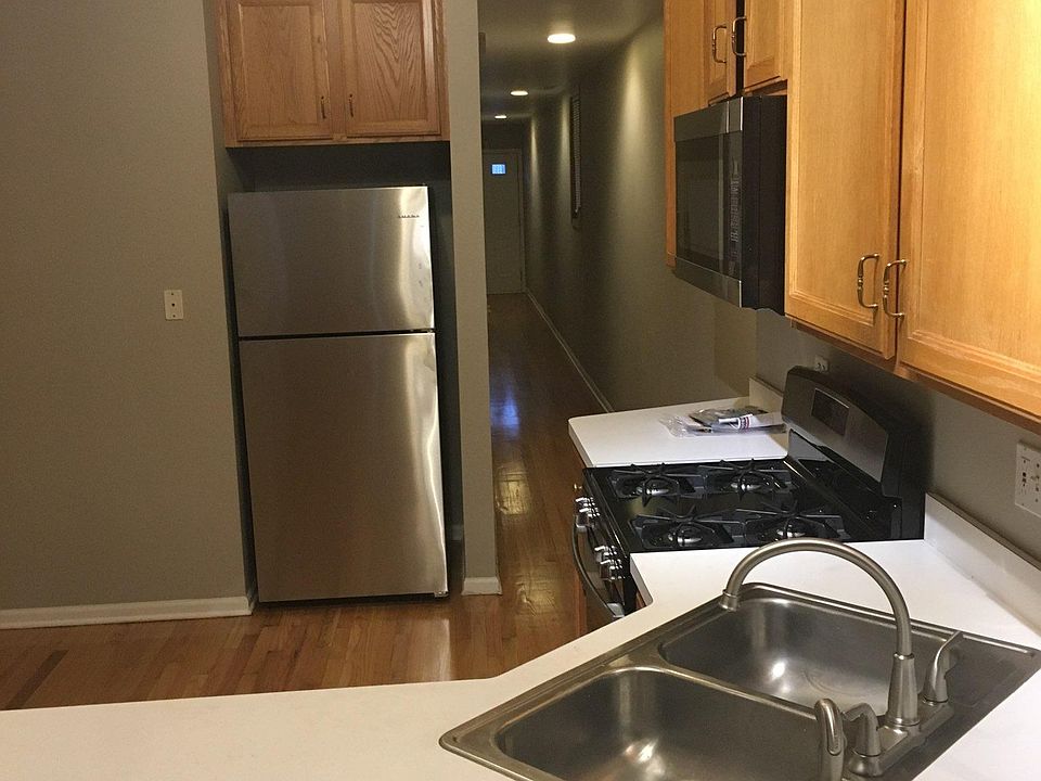 2nd image of 2426 W Taylor St #1