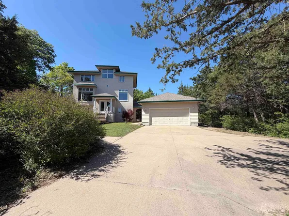 1900 Crescent Dr, Manhattan, KS 66503