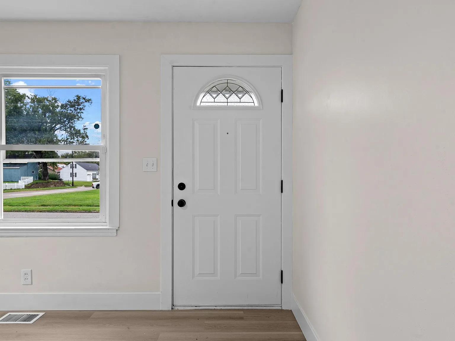 5 bed, 2000 sqft, $2,350 — Photo 1