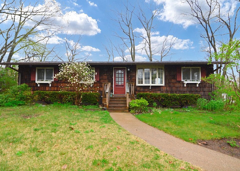 1st image of 8 McKays Dr