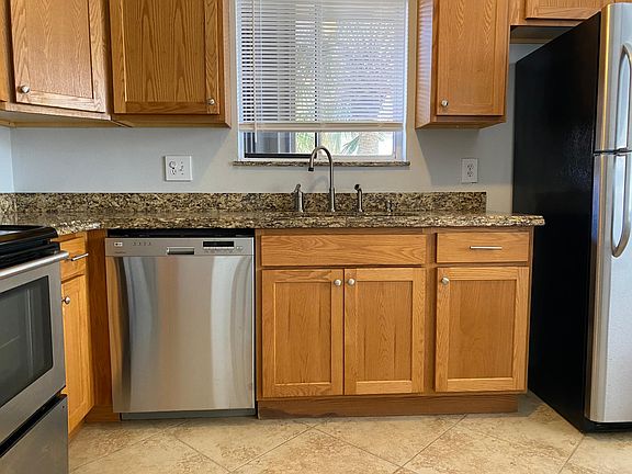 5th image of 209 Lakeview Dr APT 202