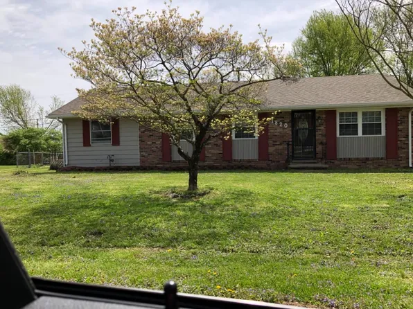 1820 Montclair Dr, Mount Sterling, KY 40353