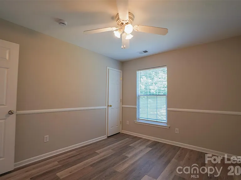 2411 Normancrest Ct — Photo 9