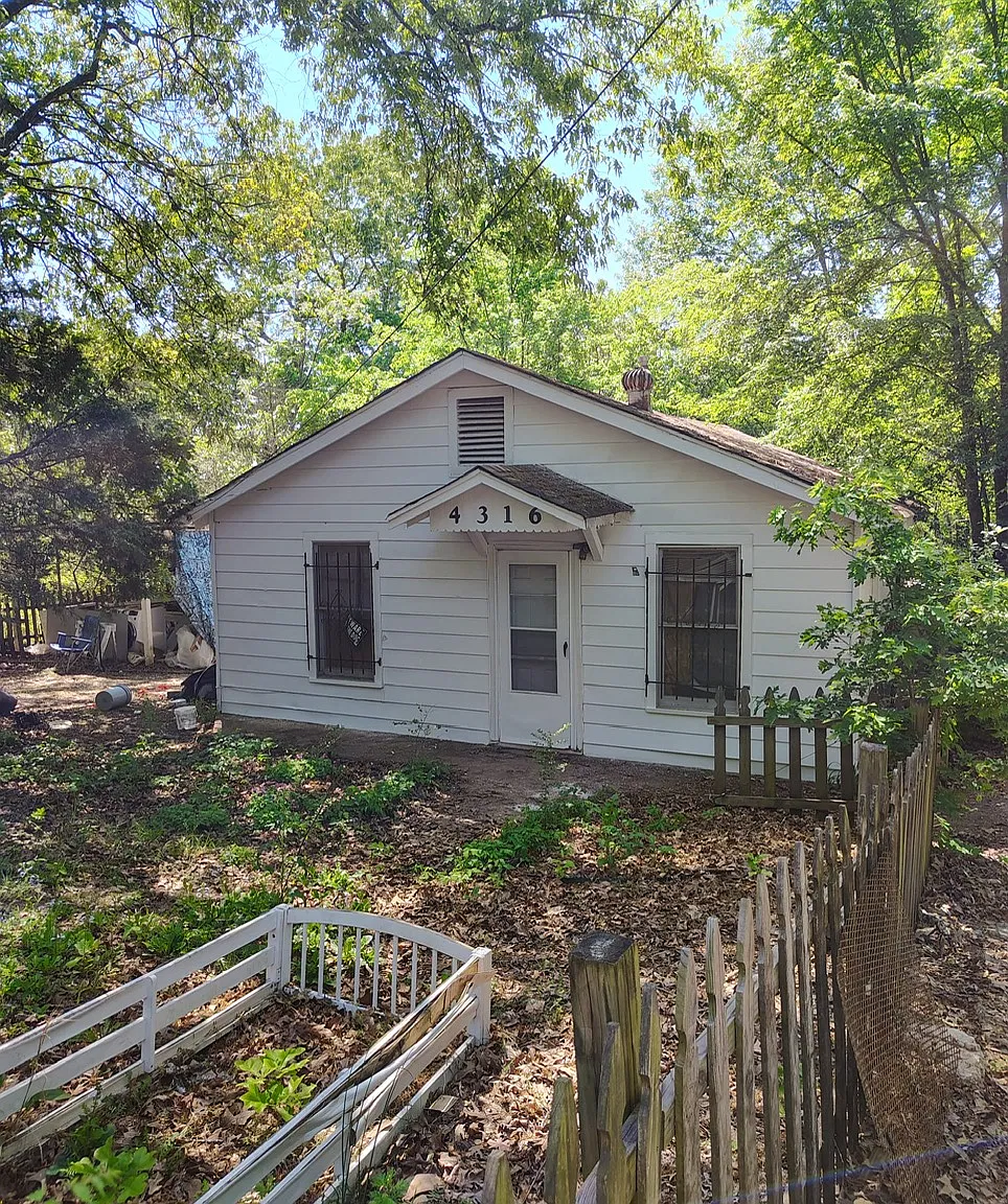 2 bed, 1100 sqft, $860 — Photo 1