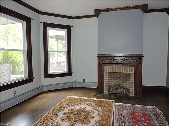 4th image of 707 2nd St