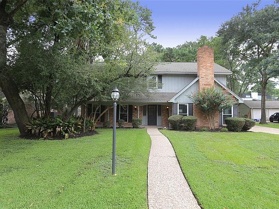 Memorial Northwest is zoned to exemplary Klein ISD schools, and has a new recreation center complete with a family friendly aquatic facility, tennis courts, and lap pool.