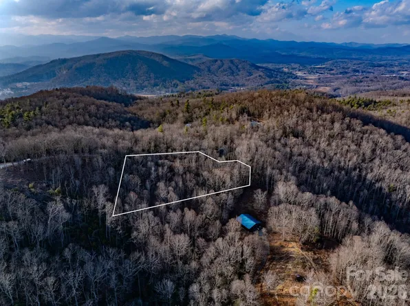 582 Faircrest Ln, Hendersonville, NC 28739