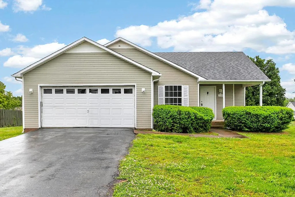 Building Photo - 1700 Jamie Dr