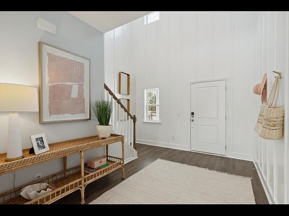 3rd image of 121 Swaying Palm Dr