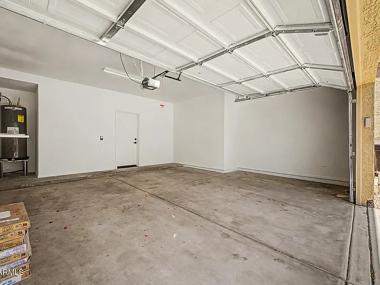 2084 N Sunset Dr — Photo 29