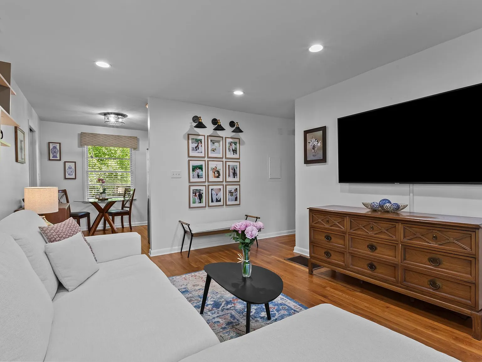 3 bed, 1.5 bath, 1100 sqft, $2,700 — Photo 2
