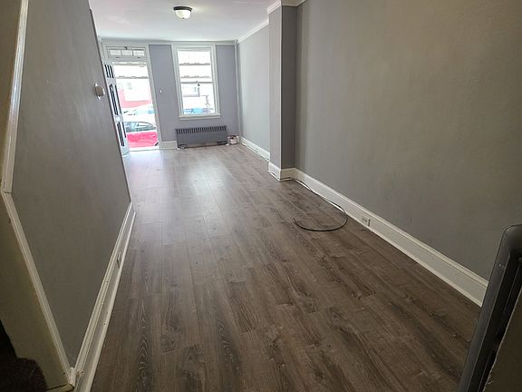 3rd image of 1039 Muhlenberg St