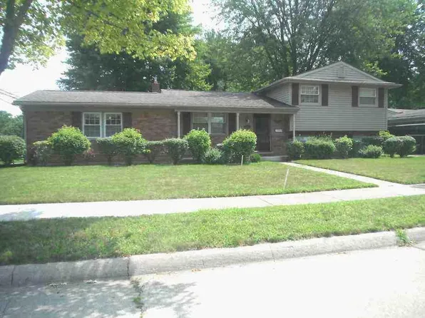 1811 Wilshire St, Westland, MI 48186