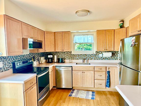 5th image of 156 Soundview Dr