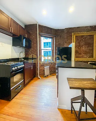 Rented by City Connections Realty | media 10