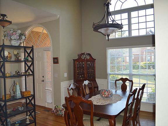 Dining room & foyer