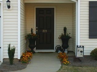 221 Rivers Edge Cir, Simpsonville, SC 29680