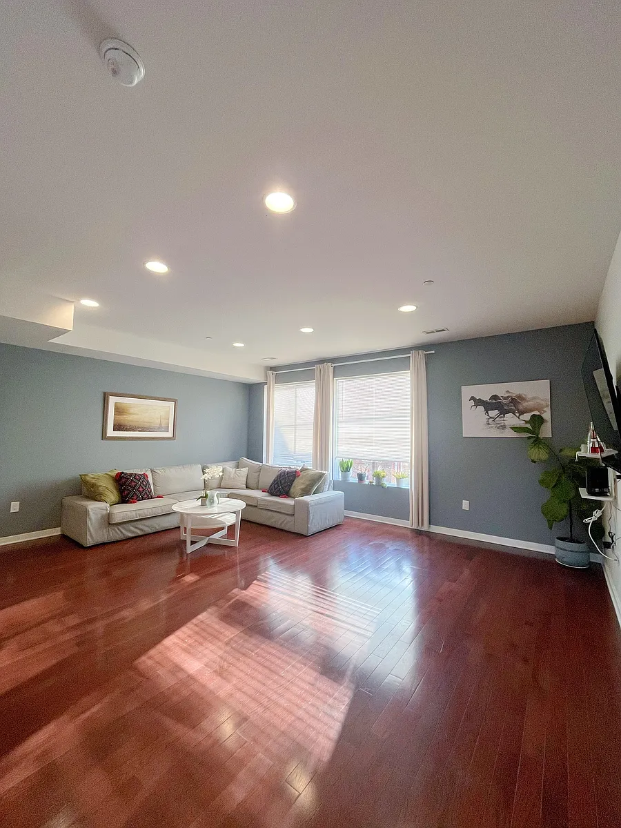 Building Photo - 617 N 10th St #A-2