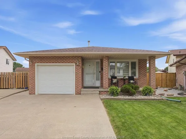 3375 Dolphin Ct, Windsor, ON N8R 2G7