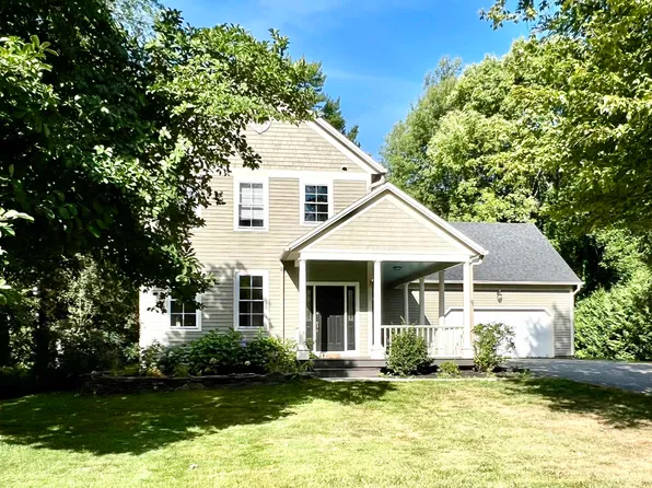 99 Stonegate Lane, Shelburne, VT 05482