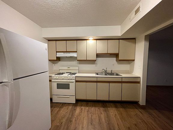 5th image of 435 S Silverwood Ln APT 2