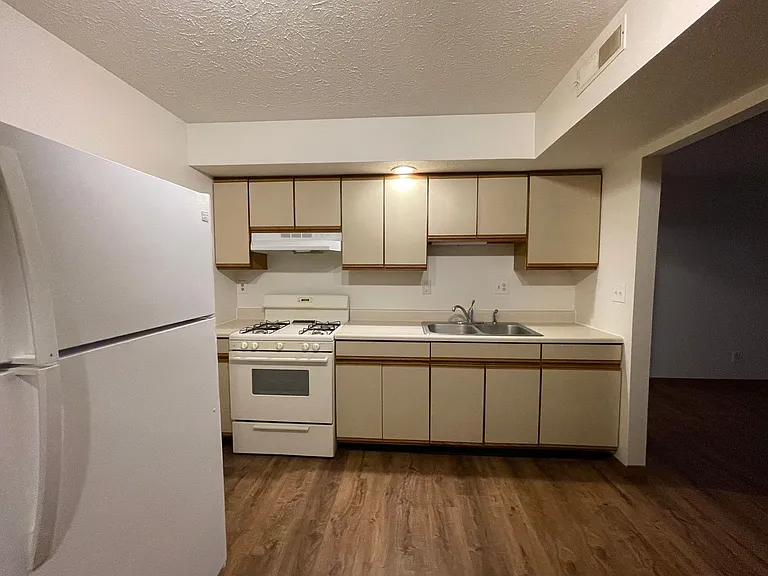 435 S Silverwood Ln #2 — Photo 5