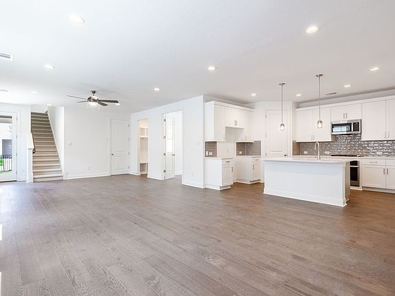 2nd image of 286 Orleanian Dr