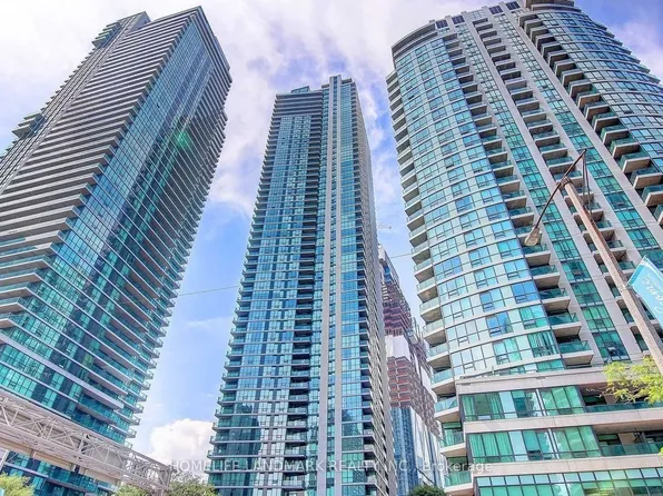 33 Bay St, Toronto, ON