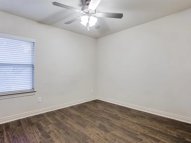 1809 Evergreen Ct — Photo 11