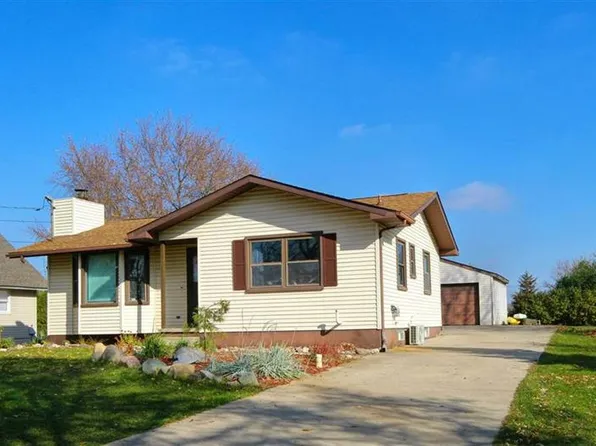 318 Nottingham Dr, Brooklyn, MI 49230