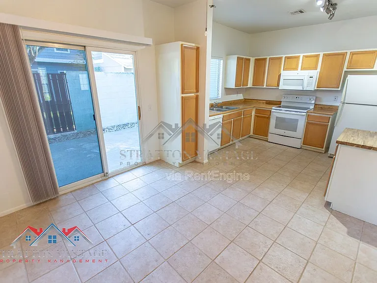 1970 N Hartford St #62 — Photo 9
