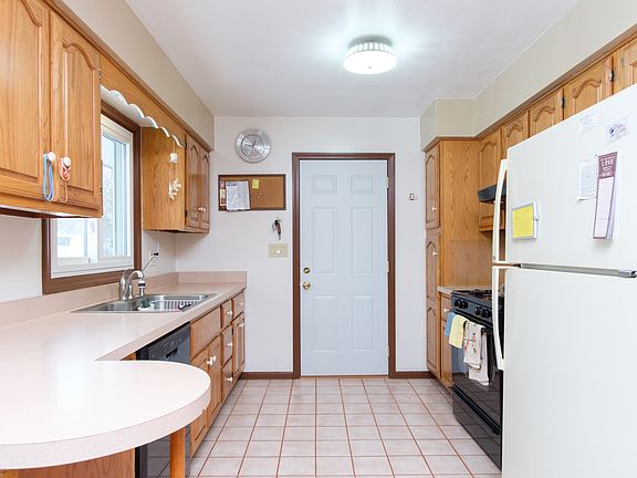 5th image of 2838 Panorama Dr