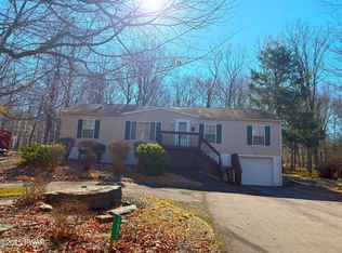 1071 Deer Valley Rd, Lake Ariel, PA 18436