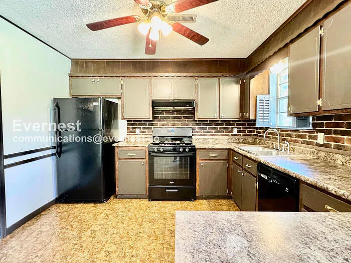 4325 S Ash Ave — Photo 3