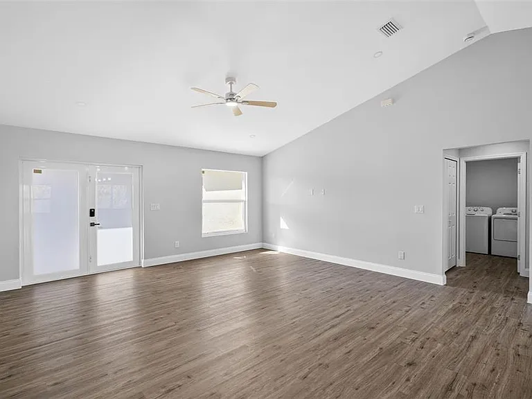 375 Denver Dr — Photo 5