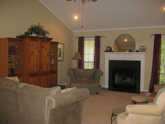 5th image of 3825 Rosewood Cir