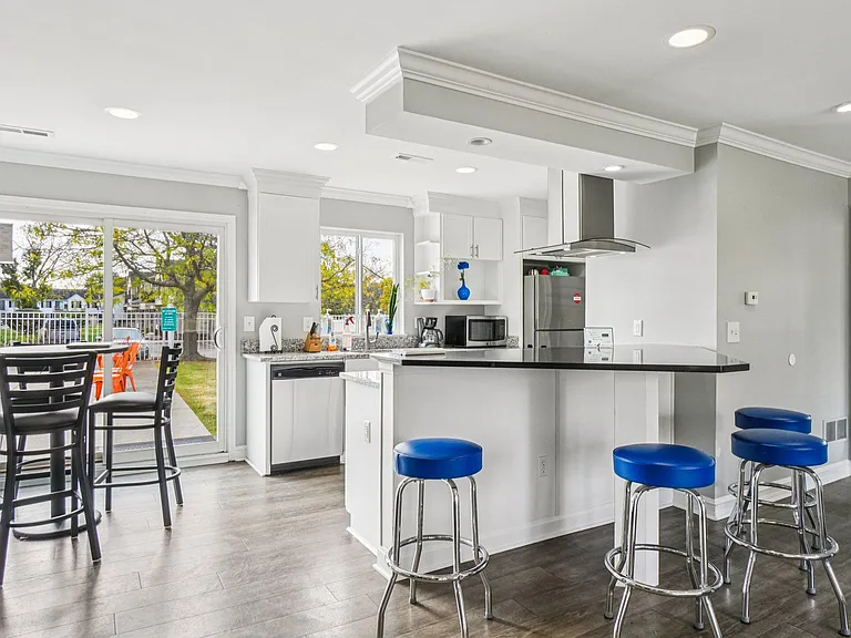 Enjoy casual dining and entertaining with kitchen bar counters and stool seating, professionally operated by Highlands Vista Group.