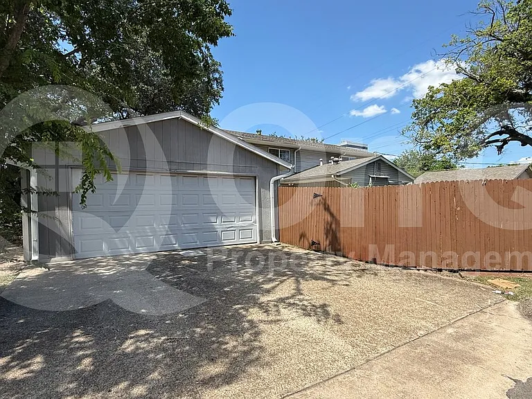 7804 Village Trail Dr — Photo 17