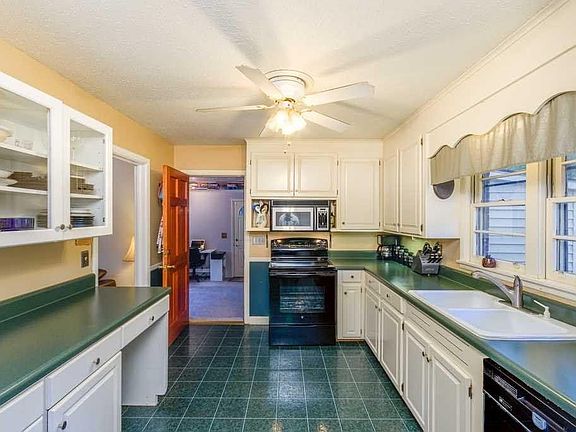 Kitchen- newer appliances