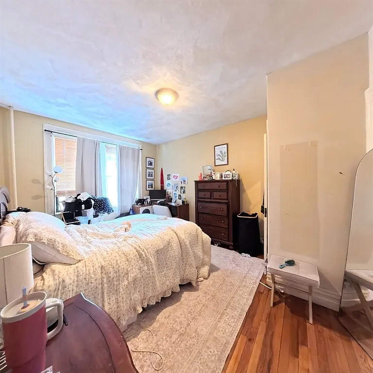3 bed, 1.0 bath, 1650 sqft, $4,300 — Photo 3