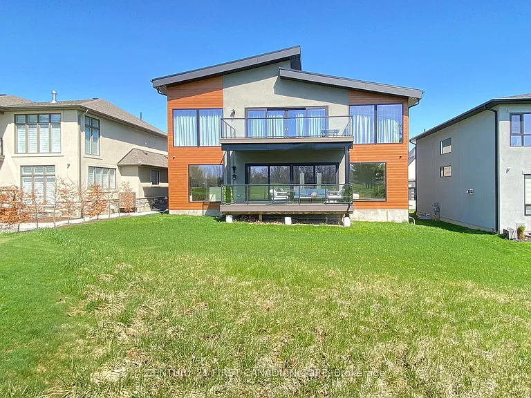 53 Edwin Dr — Photo 4