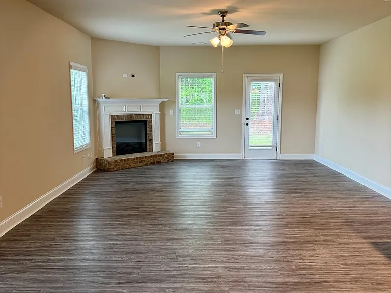 104 Armory Creek Dr — Photo 6