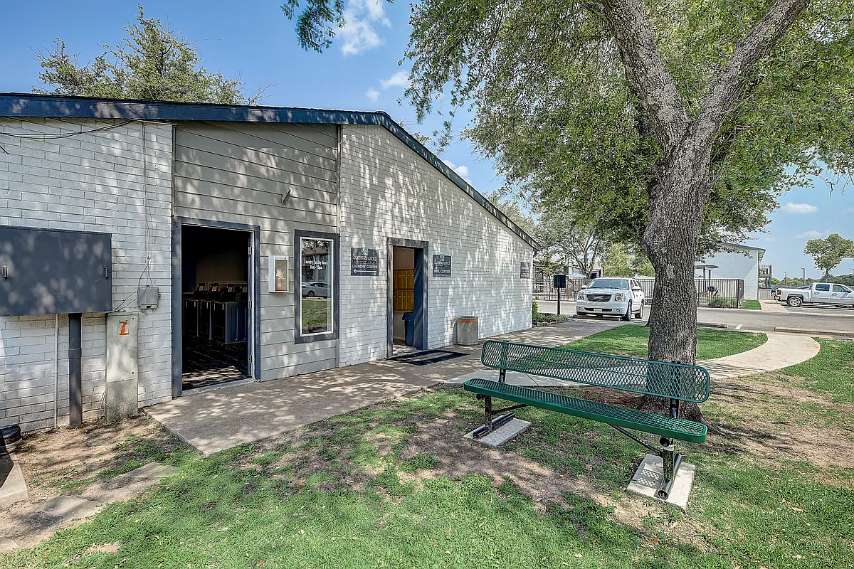 Building Photo - Summerwind Apartments